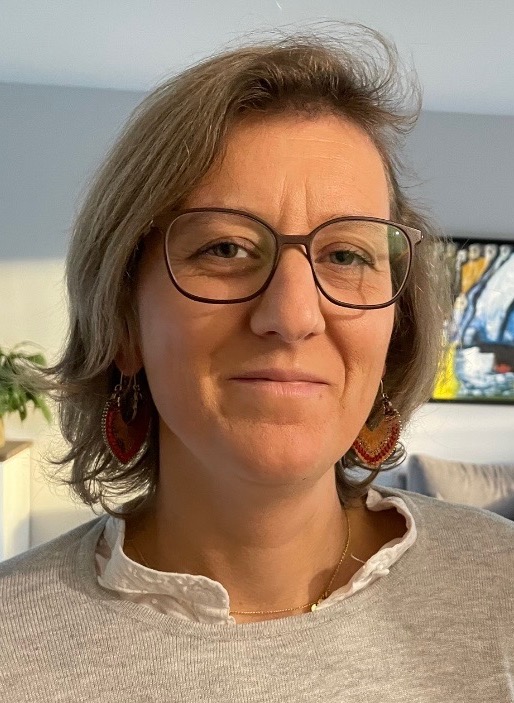 Portrait de Mathilde praticienne en massage et ergothérapeute