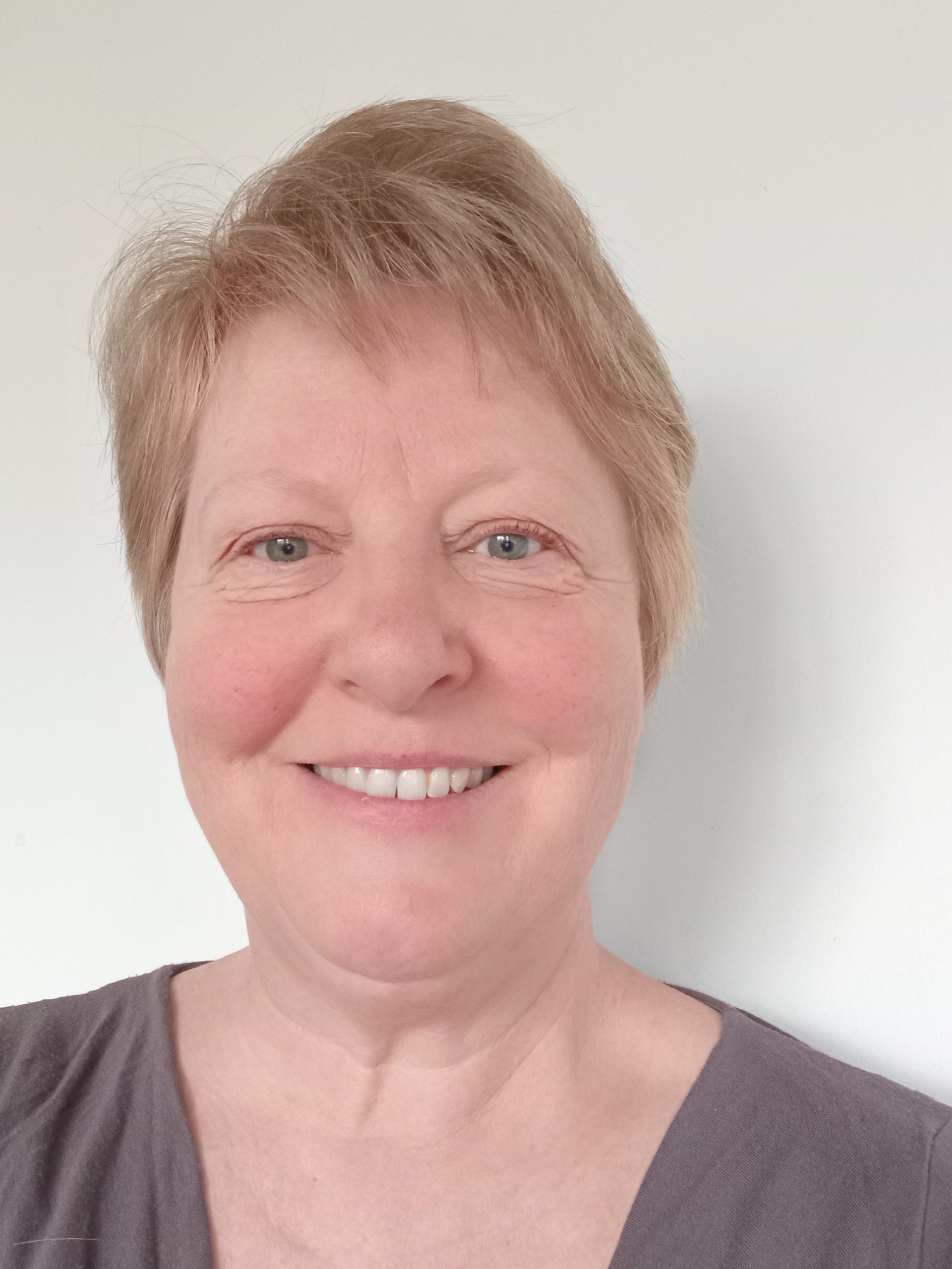 Portrait de Frédérique praticienne en massage assis